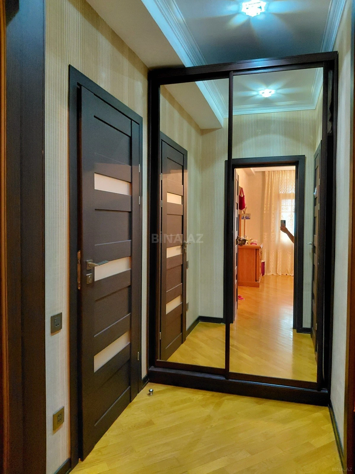 Satılır 5 otaqlı mənzil 138 m²