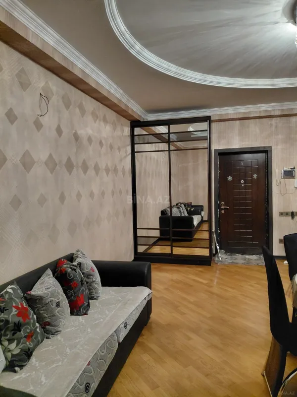 Satılır 5 otaqlı mənzil 138 m²