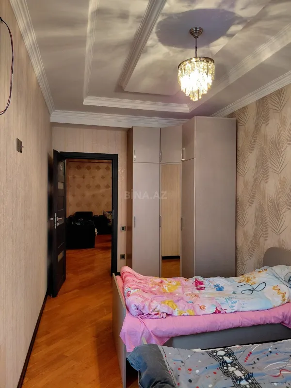 Satılır 5 otaqlı mənzil 138 m²