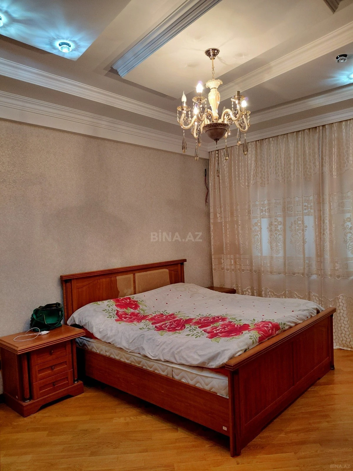 Satılır 5 otaqlı mənzil 138 m²