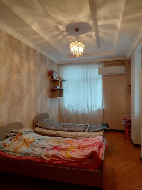 Satılır 5 otaqlı mənzil 138 m²