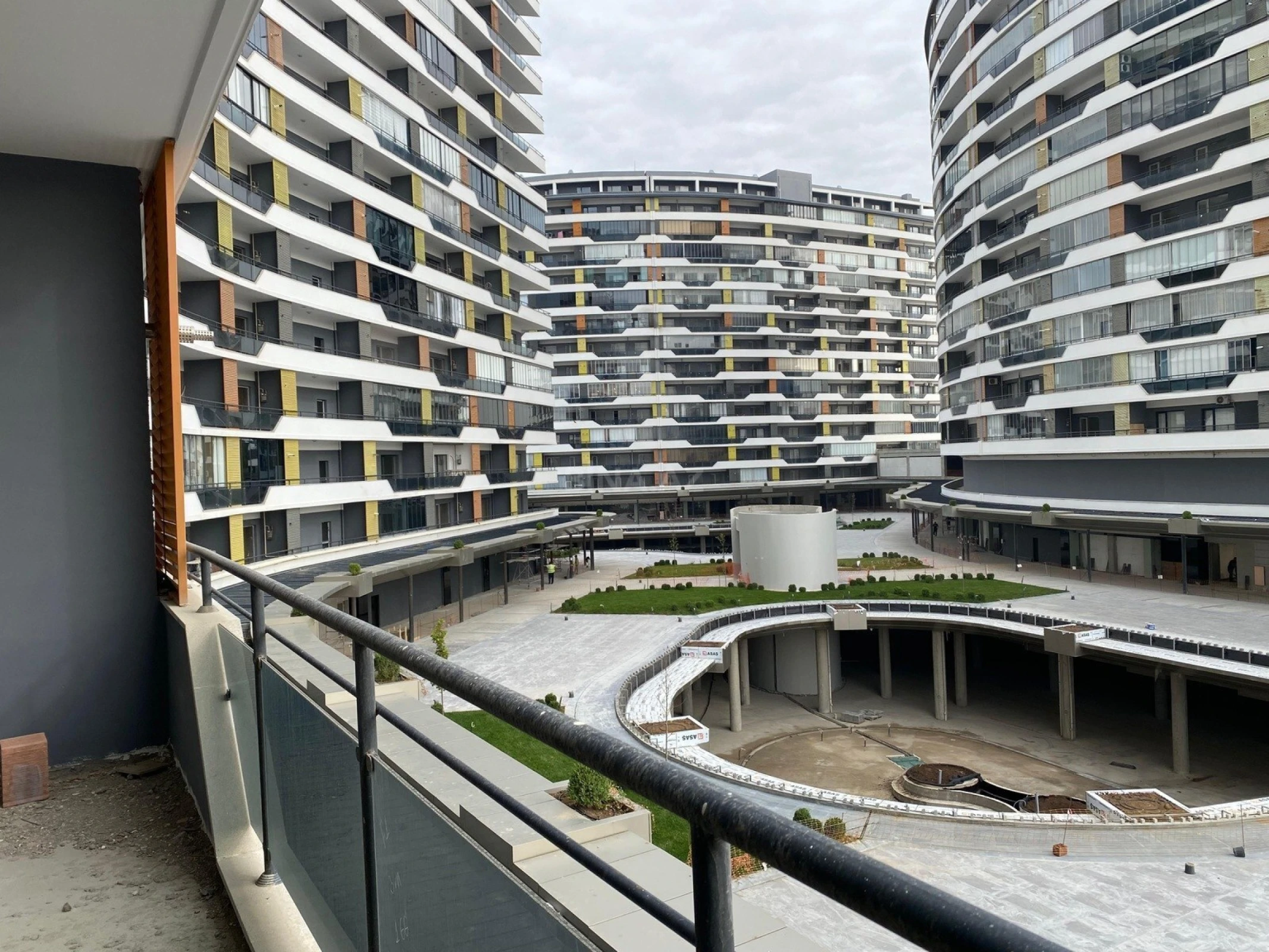 Satılır 4 otaqlı mənzil 168 m²