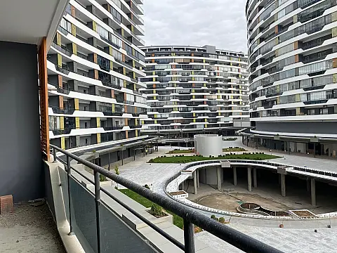 Satılır 4 otaqlı mənzil 168 m²