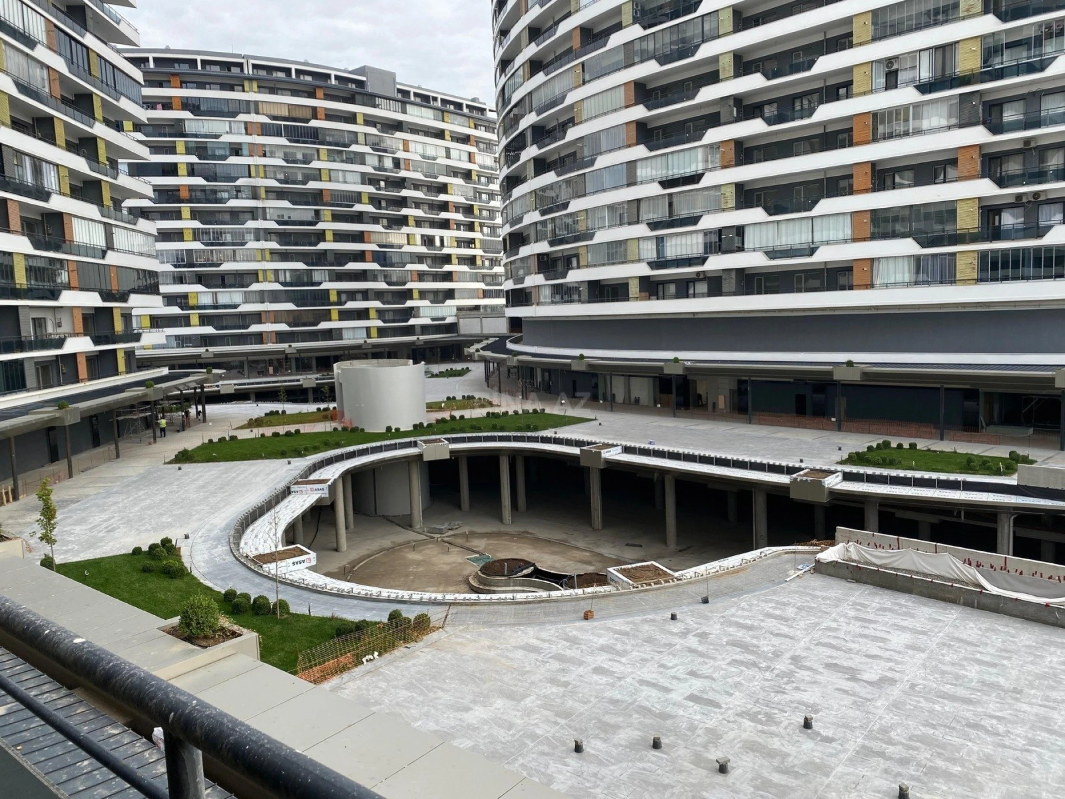 Satılır 4 otaqlı mənzil 168 m²