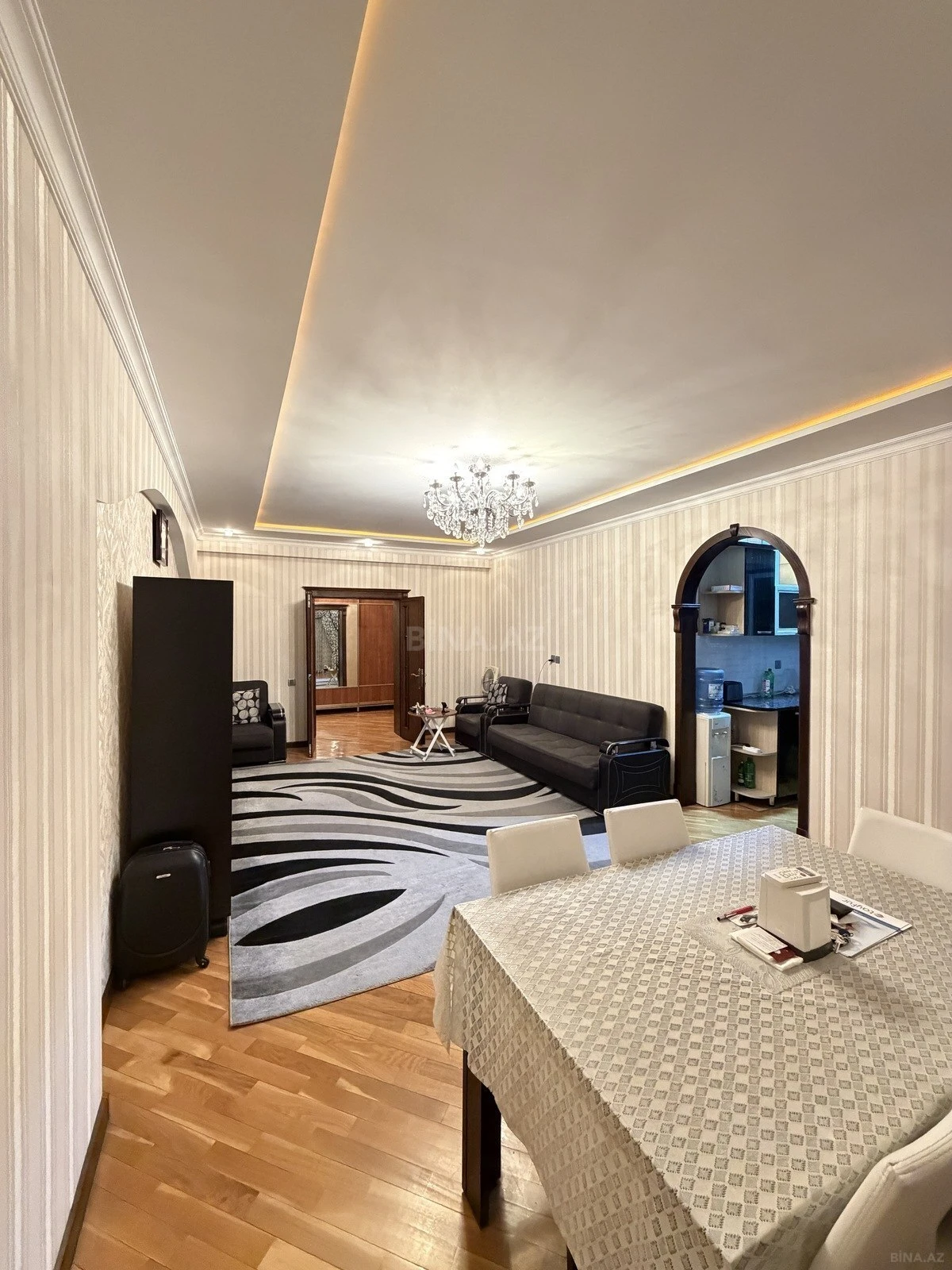 Satılır 2 otaqlı mənzil 81 m²