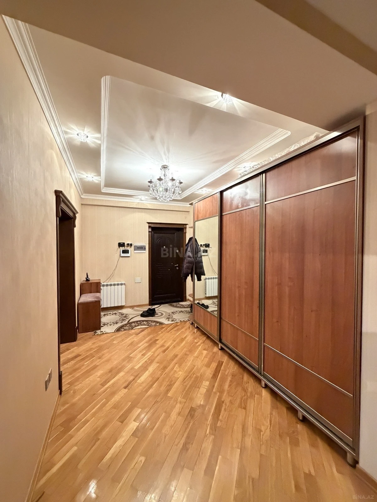 Satılır 2 otaqlı mənzil 81 m²