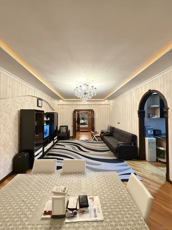 Satılır 2 otaqlı mənzil 81 m²