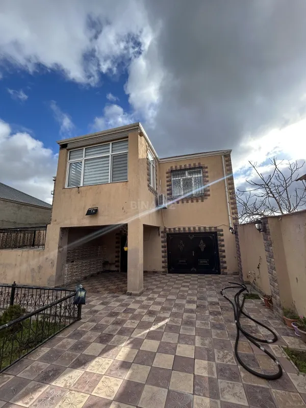 Satılır 6 otaqlı həyət evi 200 m²