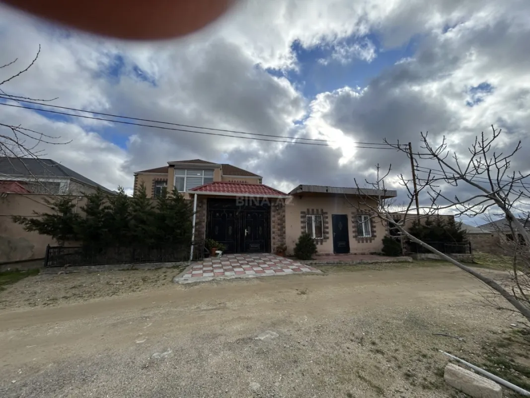 Satılır 6 otaqlı həyət evi 200 m²