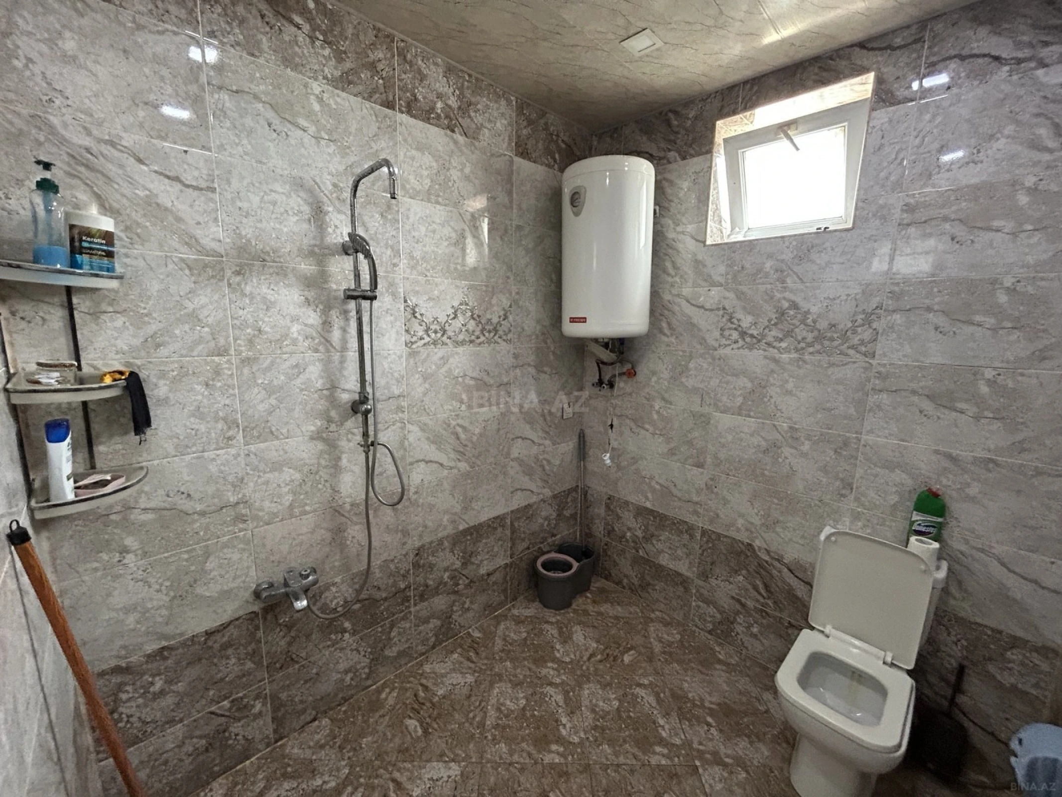 Satılır 6 otaqlı həyət evi 200 m²