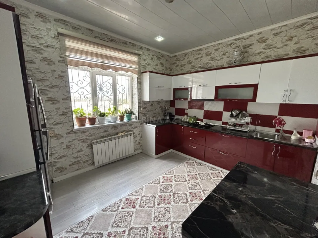 Satılır 6 otaqlı həyət evi 200 m²