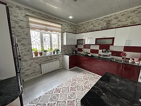 Satılır 6 otaqlı həyət evi 200 m²