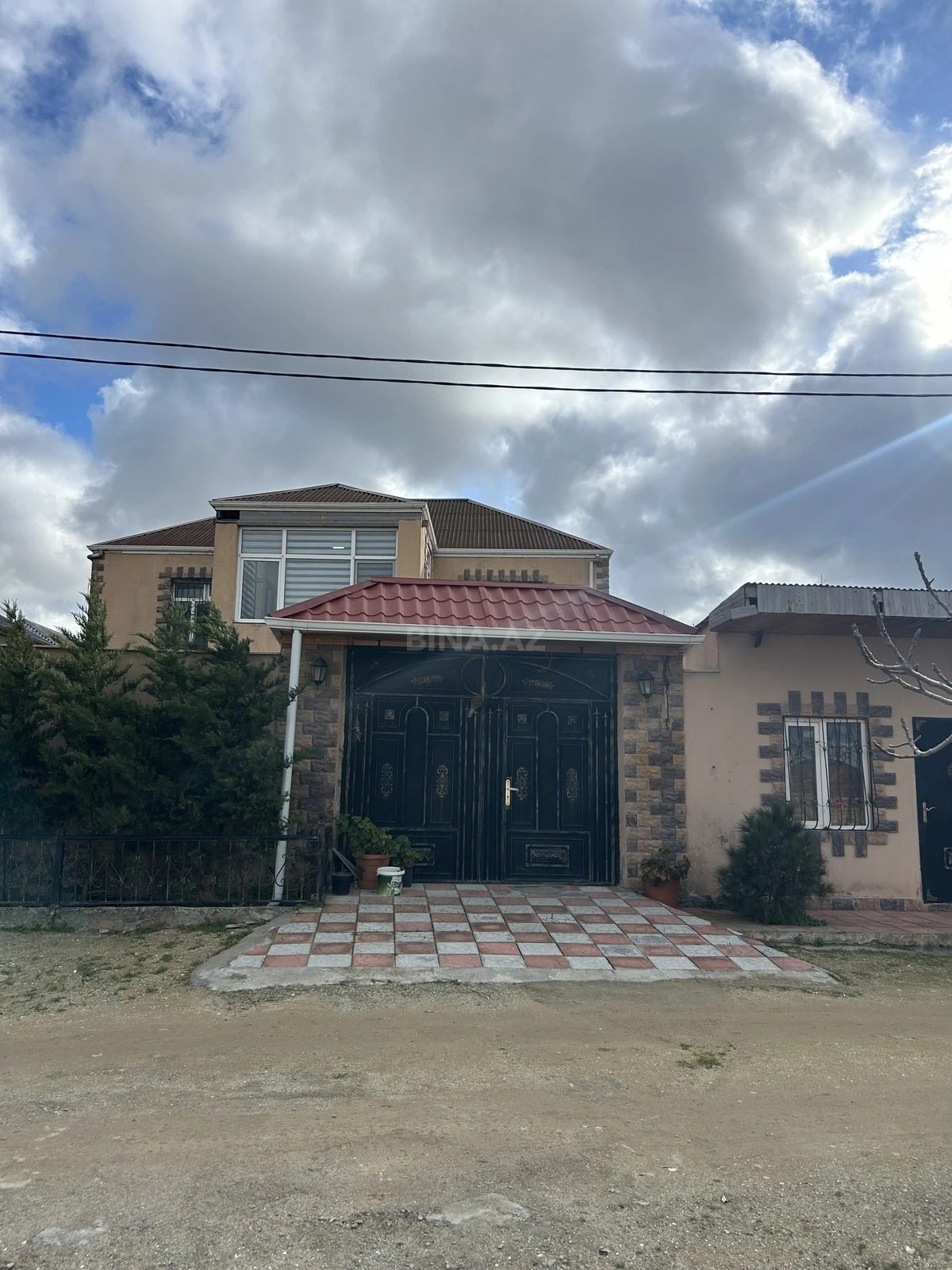 Satılır 6 otaqlı həyət evi 200 m²