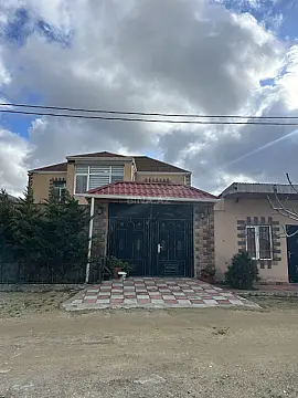 Satılır 6 otaqlı həyət evi 200 m²