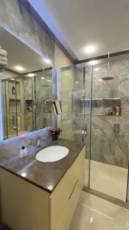 Satılır 7 otaqlı həyət evi 440 m²