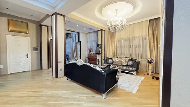 Satılır 7 otaqlı həyət evi 440 m²