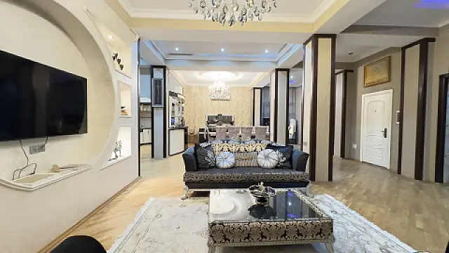 Satılır 7 otaqlı həyət evi 440 m²