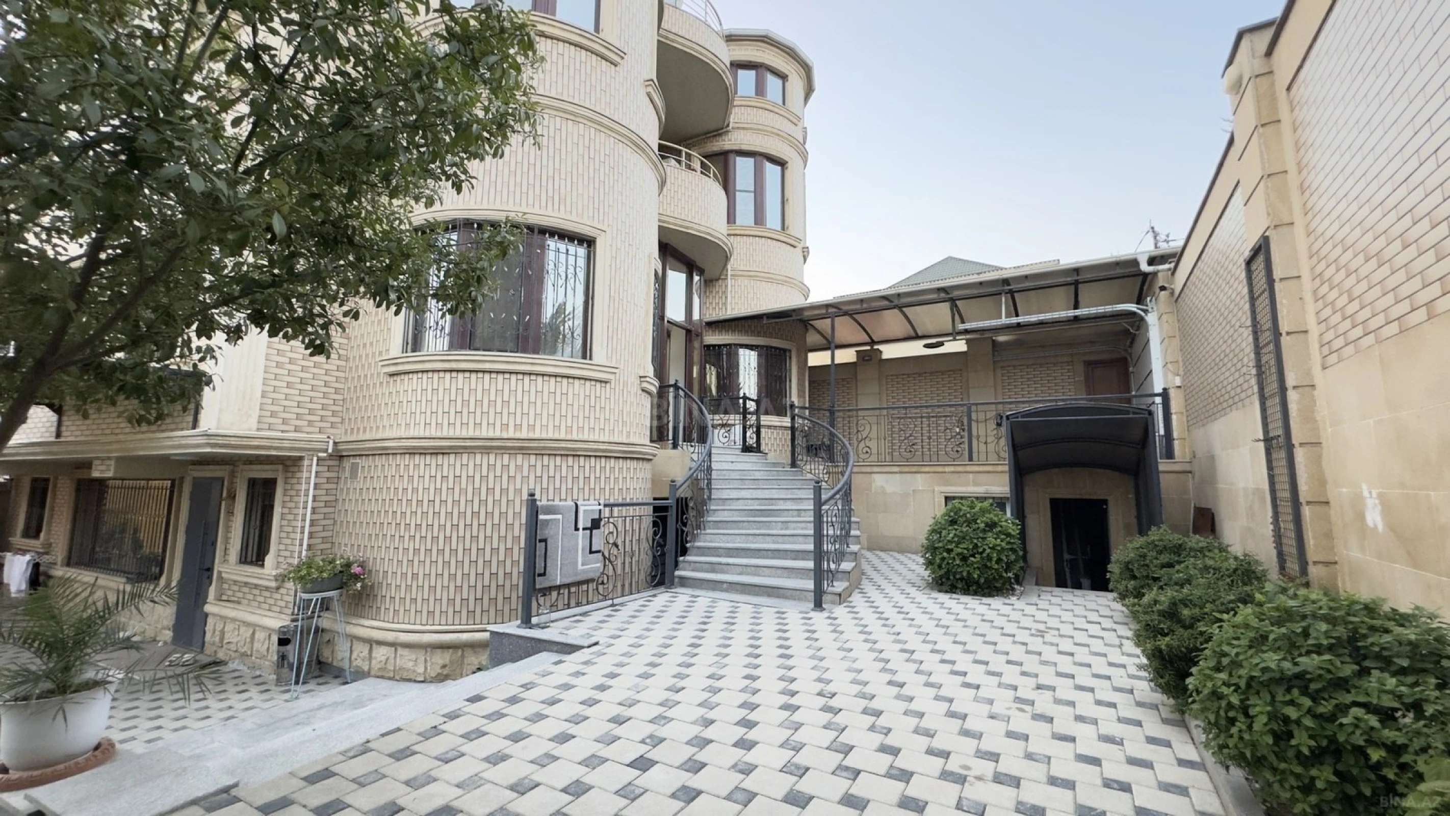 Satılır 7 otaqlı həyət evi 440 m²