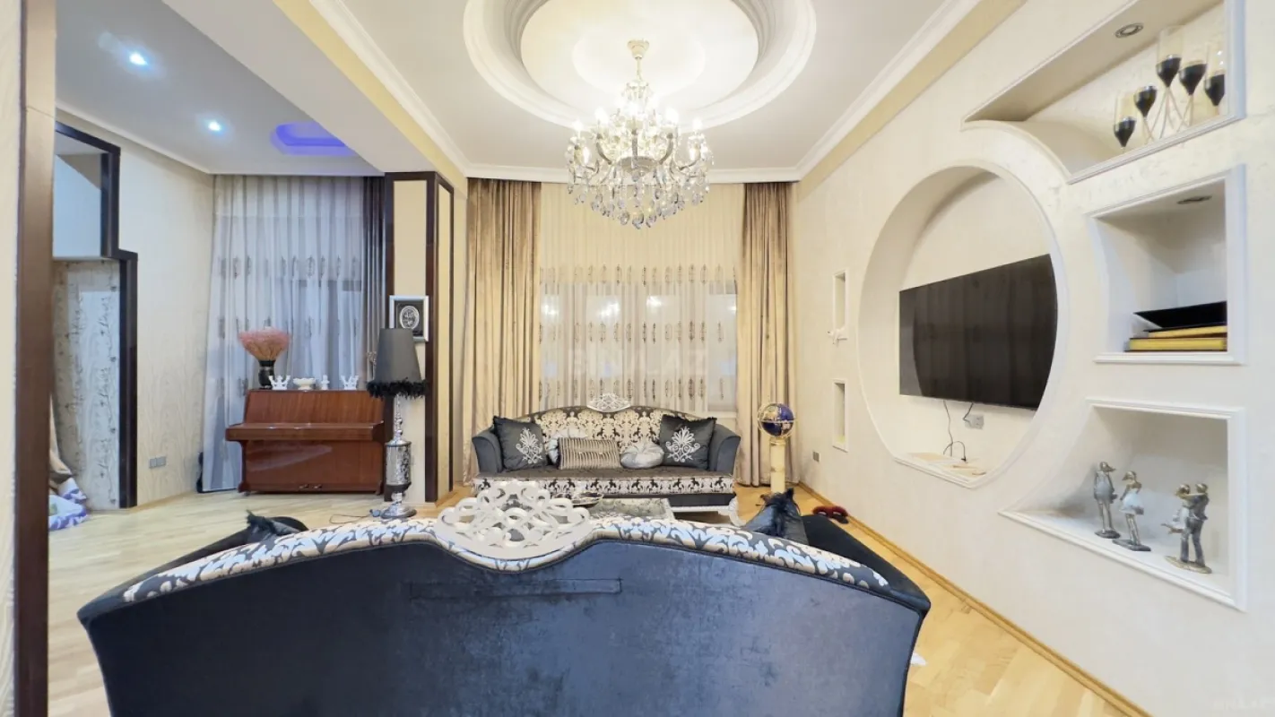 Satılır 7 otaqlı həyət evi 440 m²