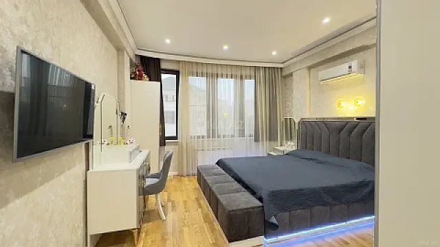 Satılır 7 otaqlı həyət evi 440 m²