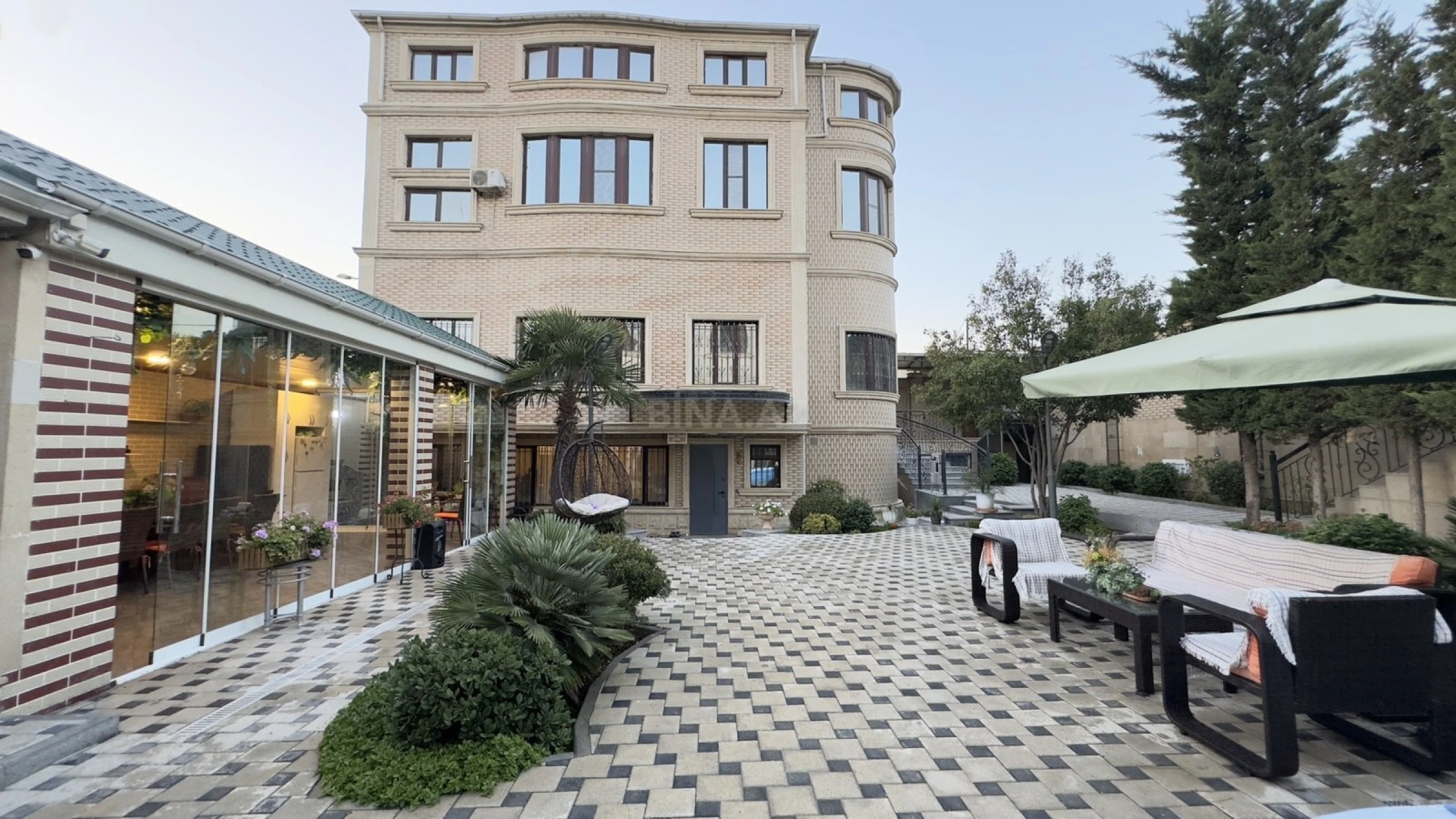 Satılır 7 otaqlı həyət evi 440 m²