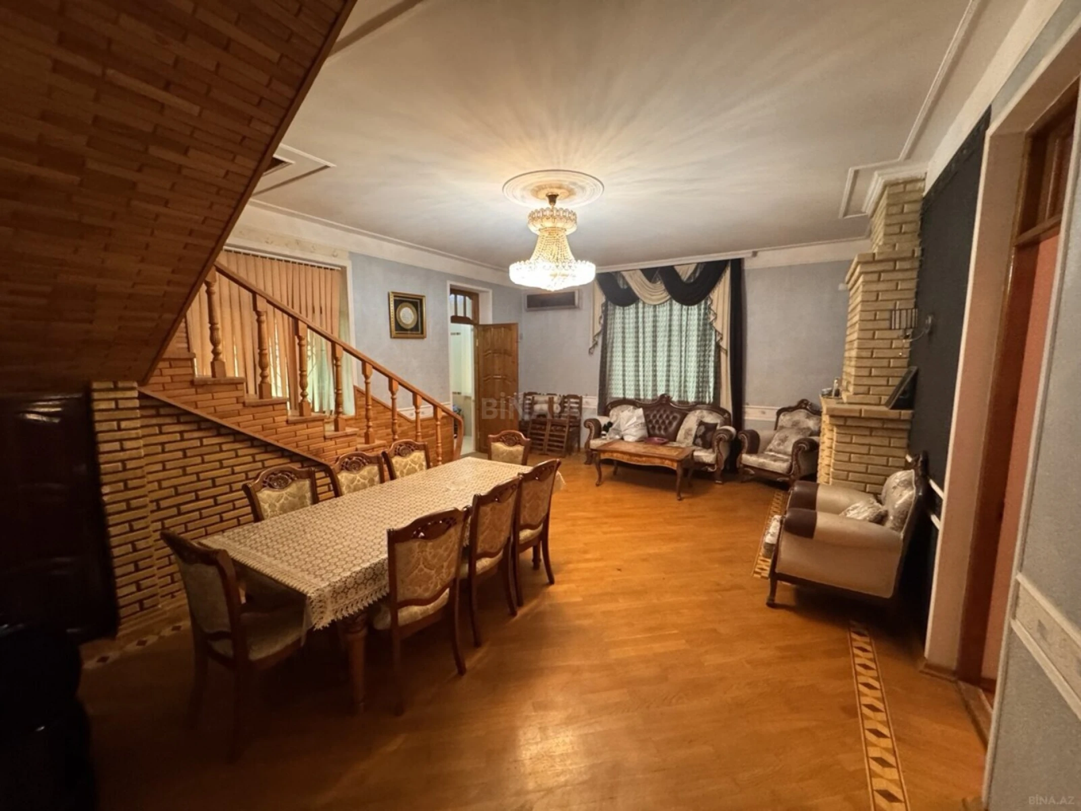Satılır 9 otaqlı həyət evi 230 m²