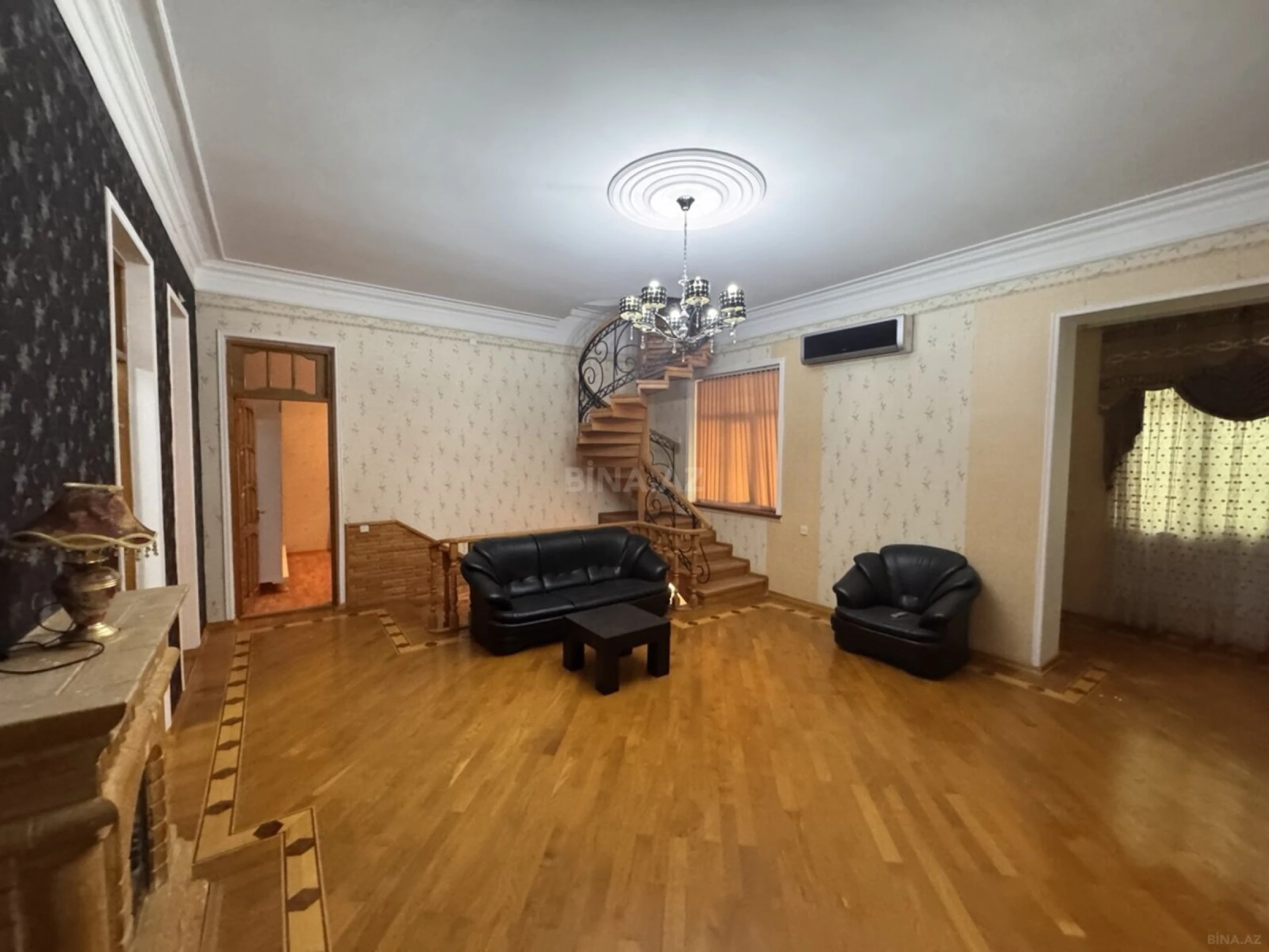 Satılır 9 otaqlı həyət evi 230 m²