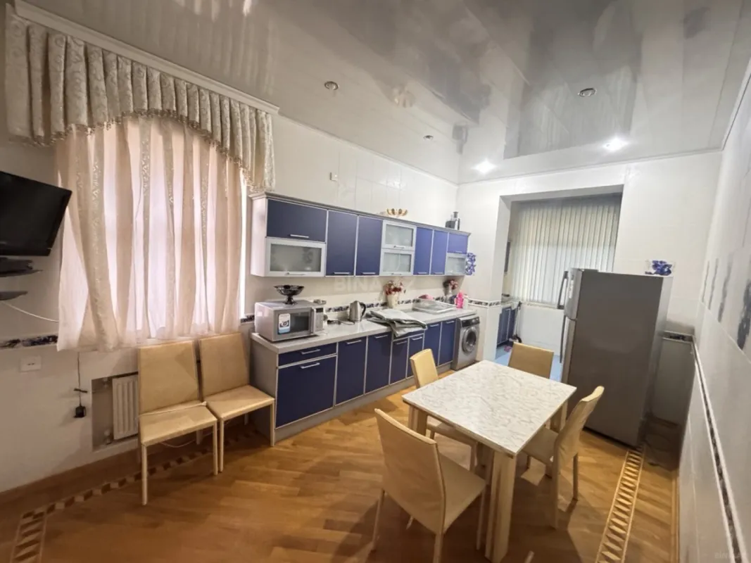 Satılır 9 otaqlı həyət evi 230 m²