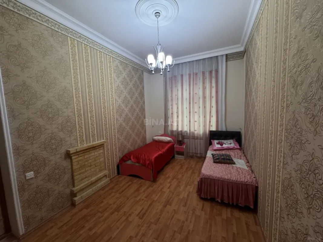 Satılır 9 otaqlı həyət evi 230 m²