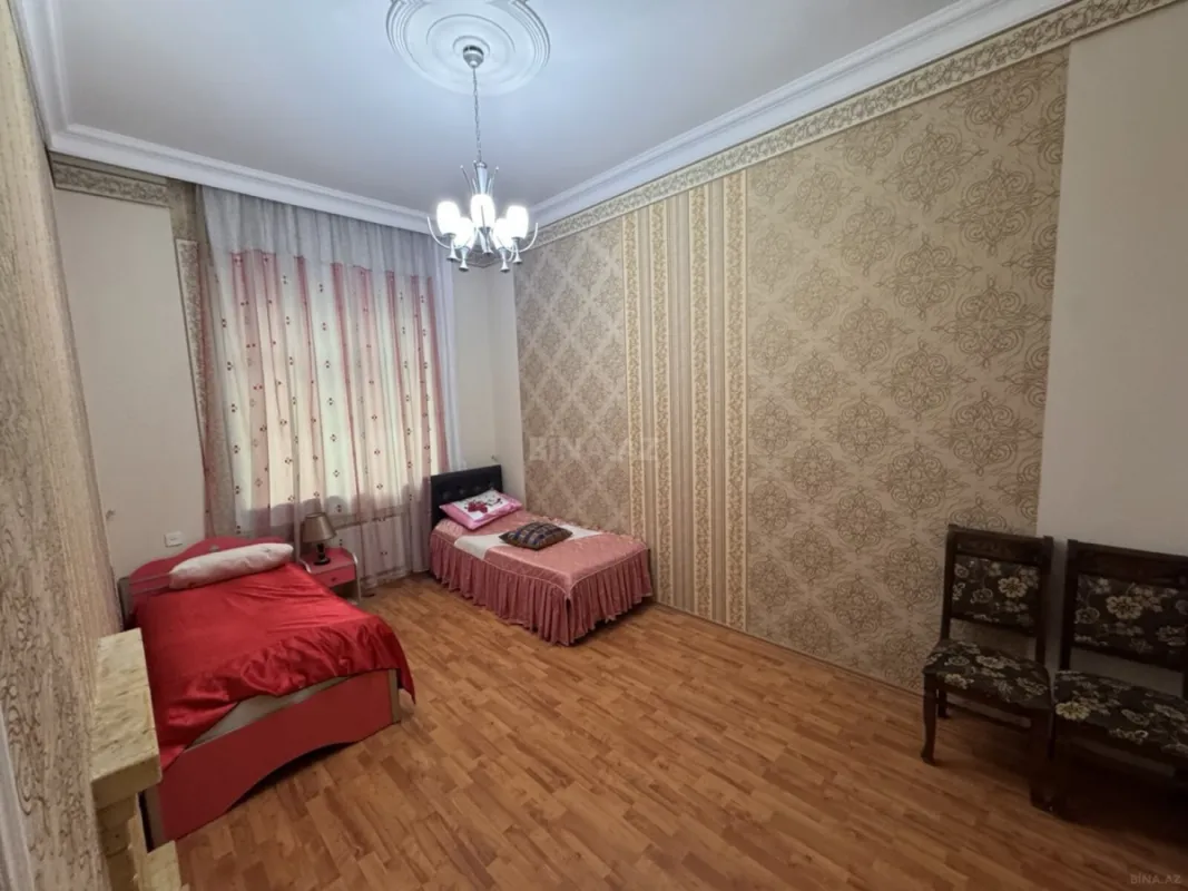 Satılır 9 otaqlı həyət evi 230 m²