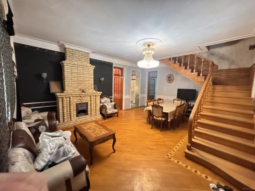 Satılır 9 otaqlı həyət evi 230 m²