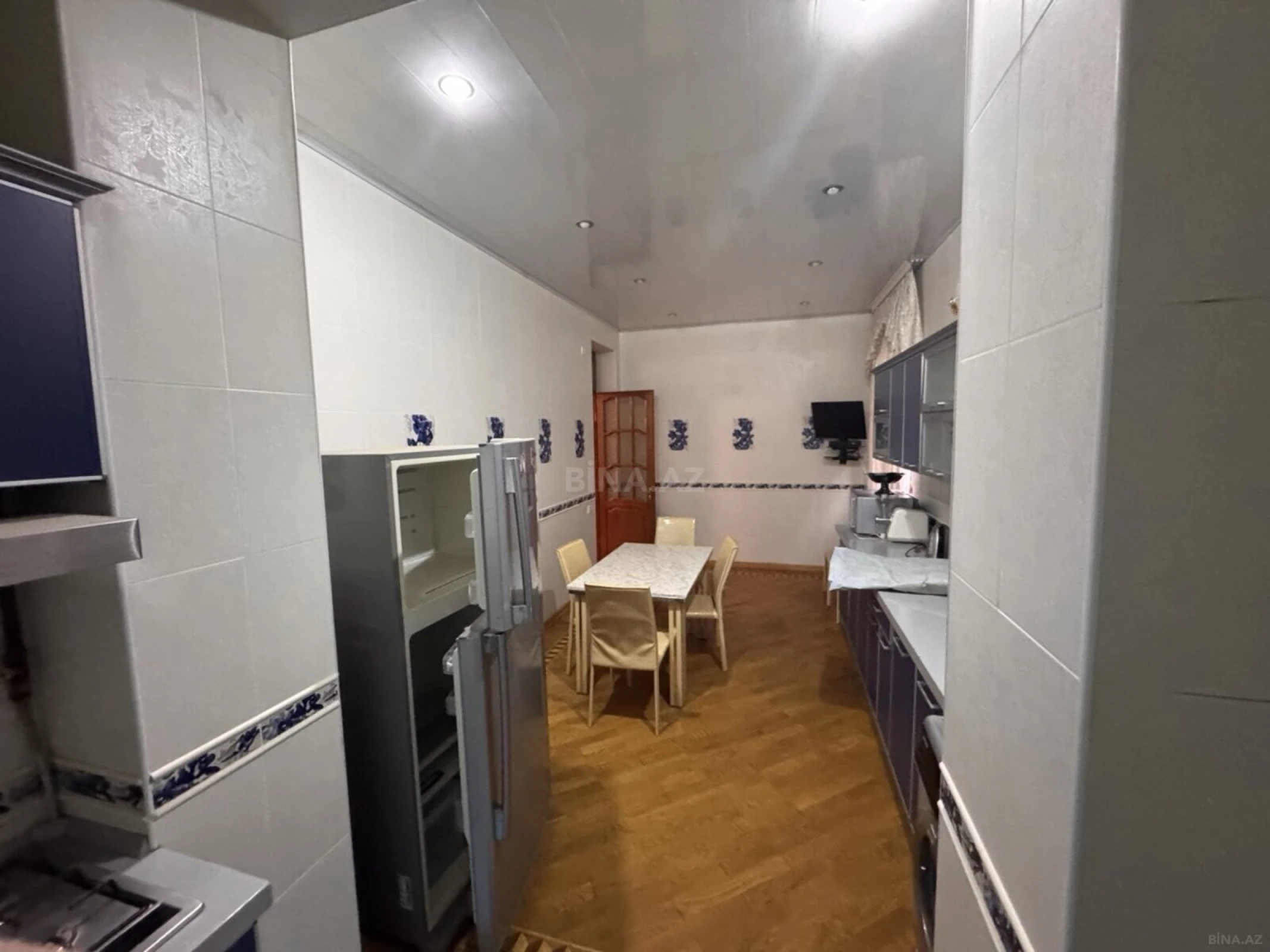 Satılır 9 otaqlı həyət evi 230 m²