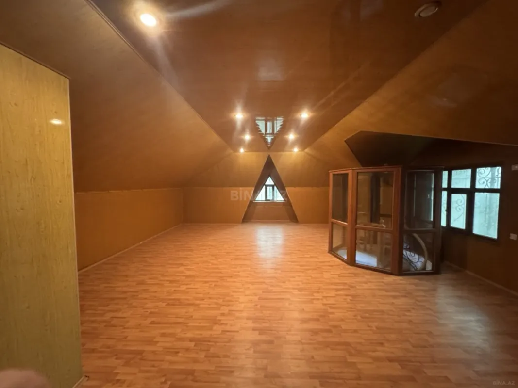Satılır 9 otaqlı həyət evi 230 m²