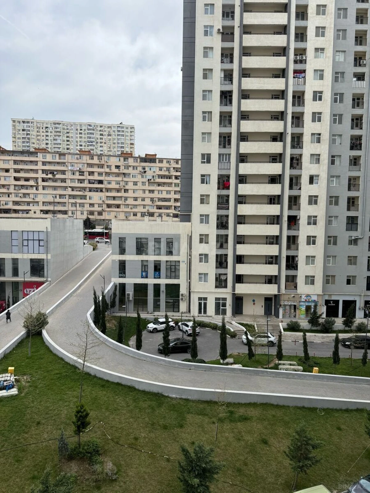 Satılır 4 otaqlı mənzil 155 m²