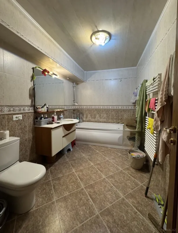 Satılır 4 otaqlı mənzil 144 m²