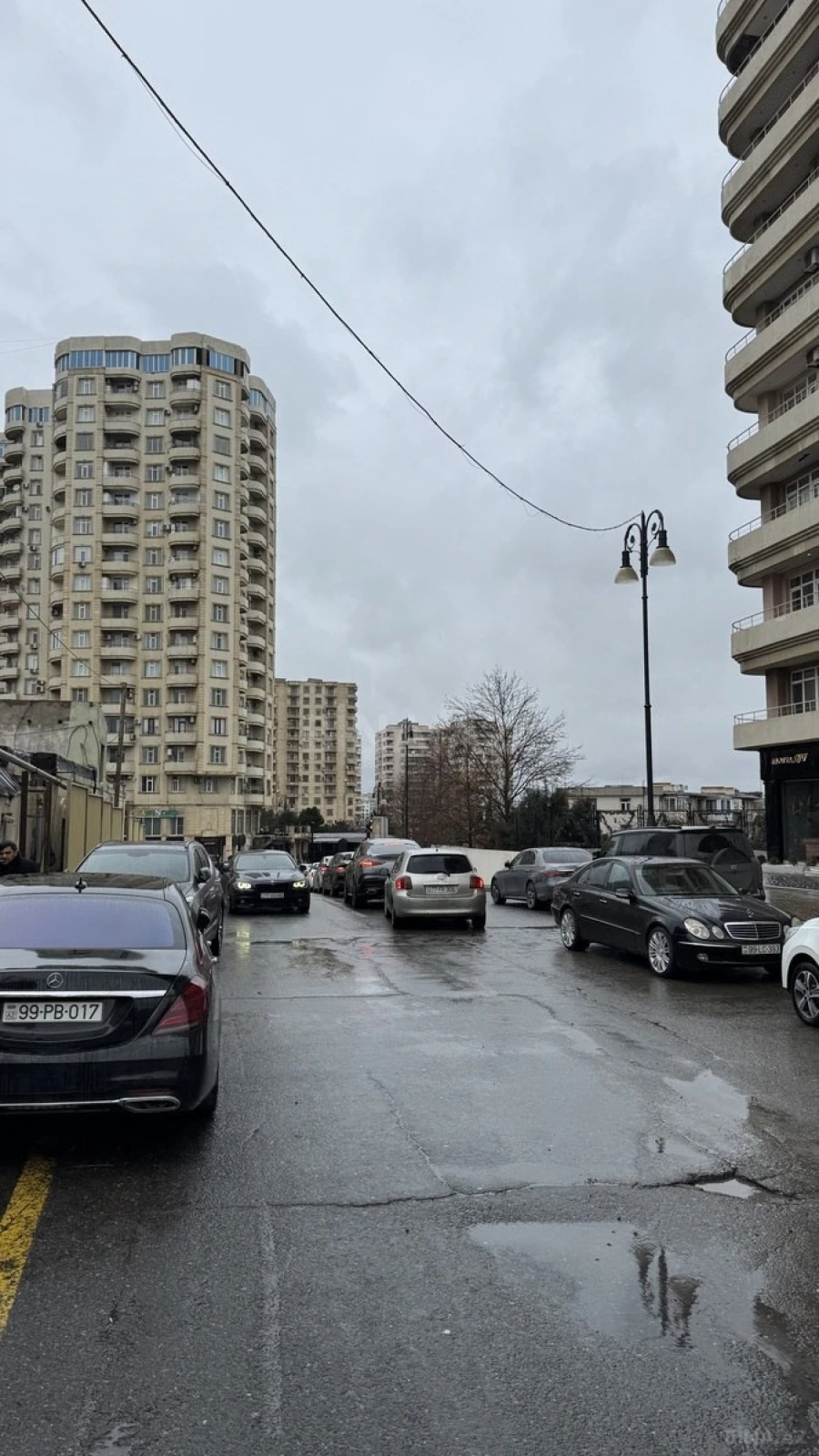 Satılır 4 otaqlı mənzil 144 m²