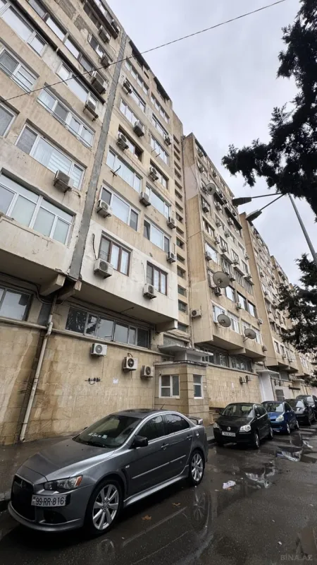 Satılır 4 otaqlı mənzil 144 m²
