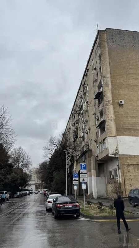 Satılır 4 otaqlı mənzil 144 m²