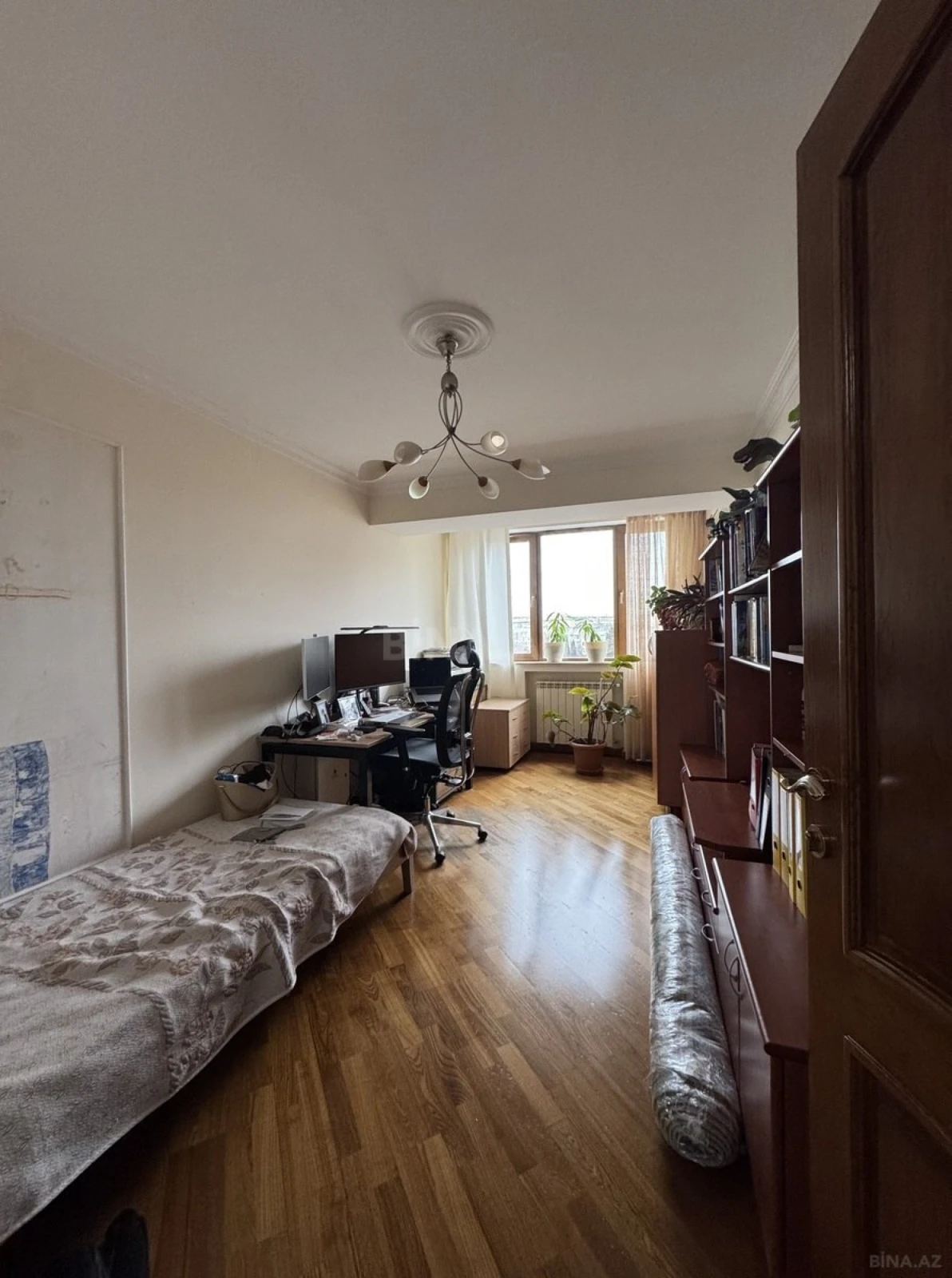 Satılır 4 otaqlı mənzil 144 m²