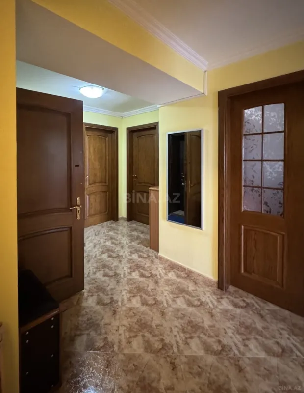 Satılır 4 otaqlı mənzil 144 m²