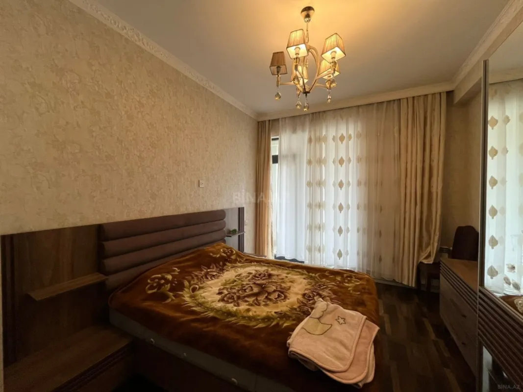 Satılır 4 otaqlı mənzil 135 m²