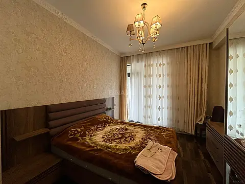 Satılır 4 otaqlı mənzil 135 m²