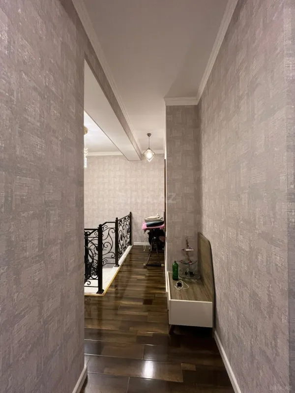 Satılır 4 otaqlı mənzil 135 m²