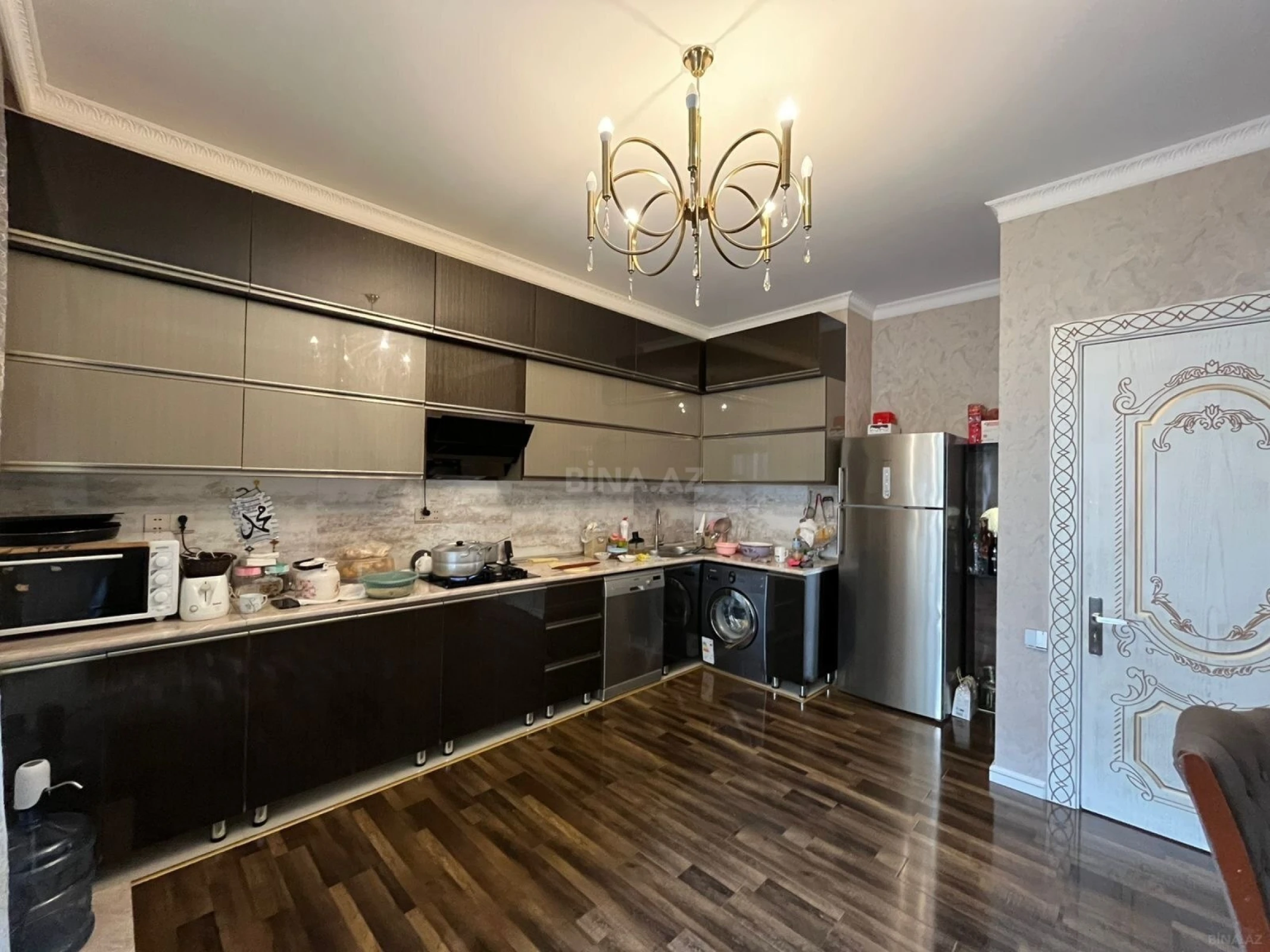 Satılır 4 otaqlı mənzil 135 m²