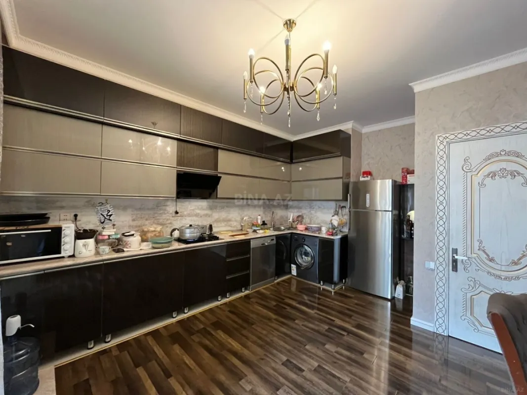 Satılır 4 otaqlı mənzil 135 m²