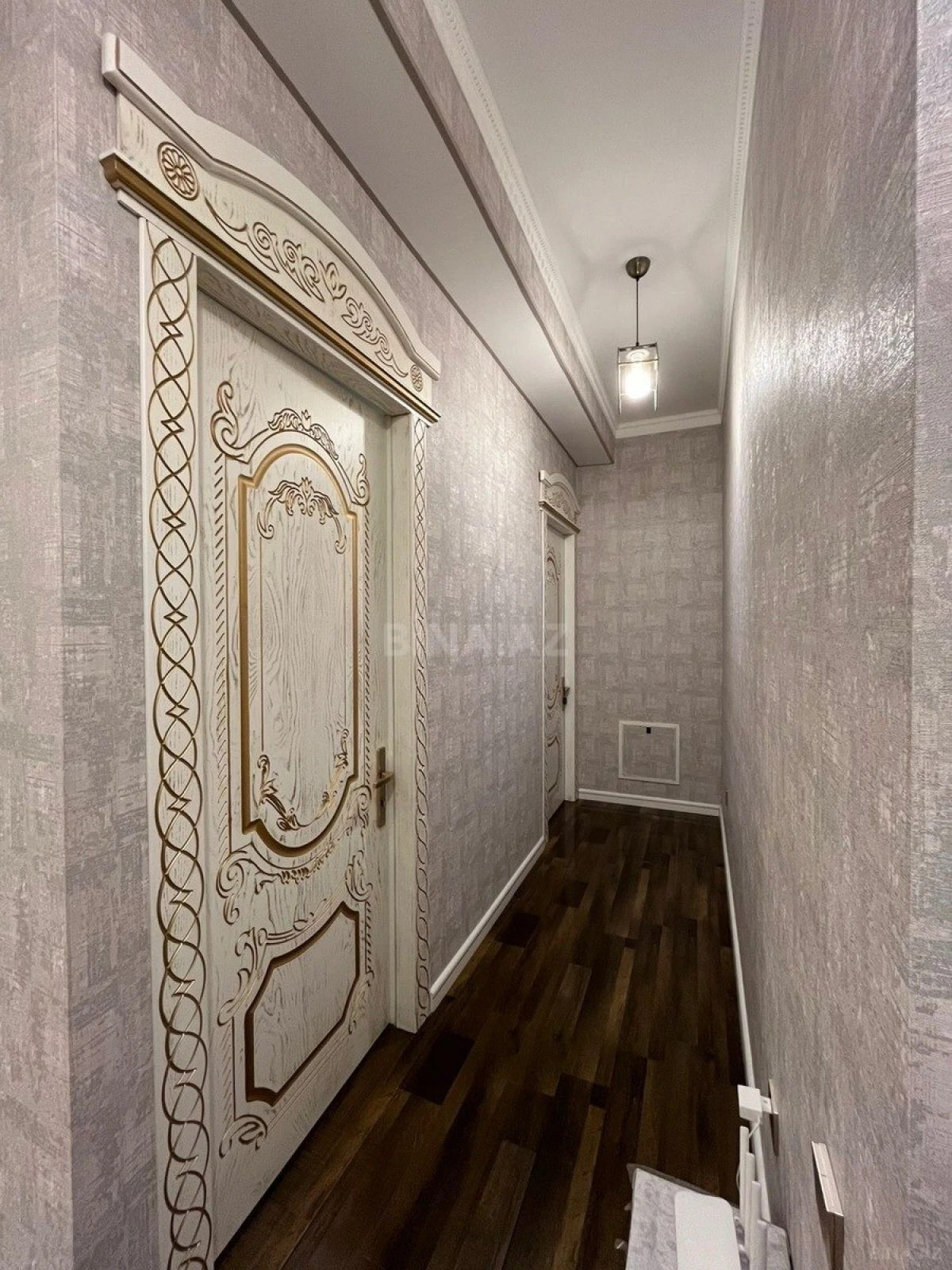 Satılır 4 otaqlı mənzil 135 m²