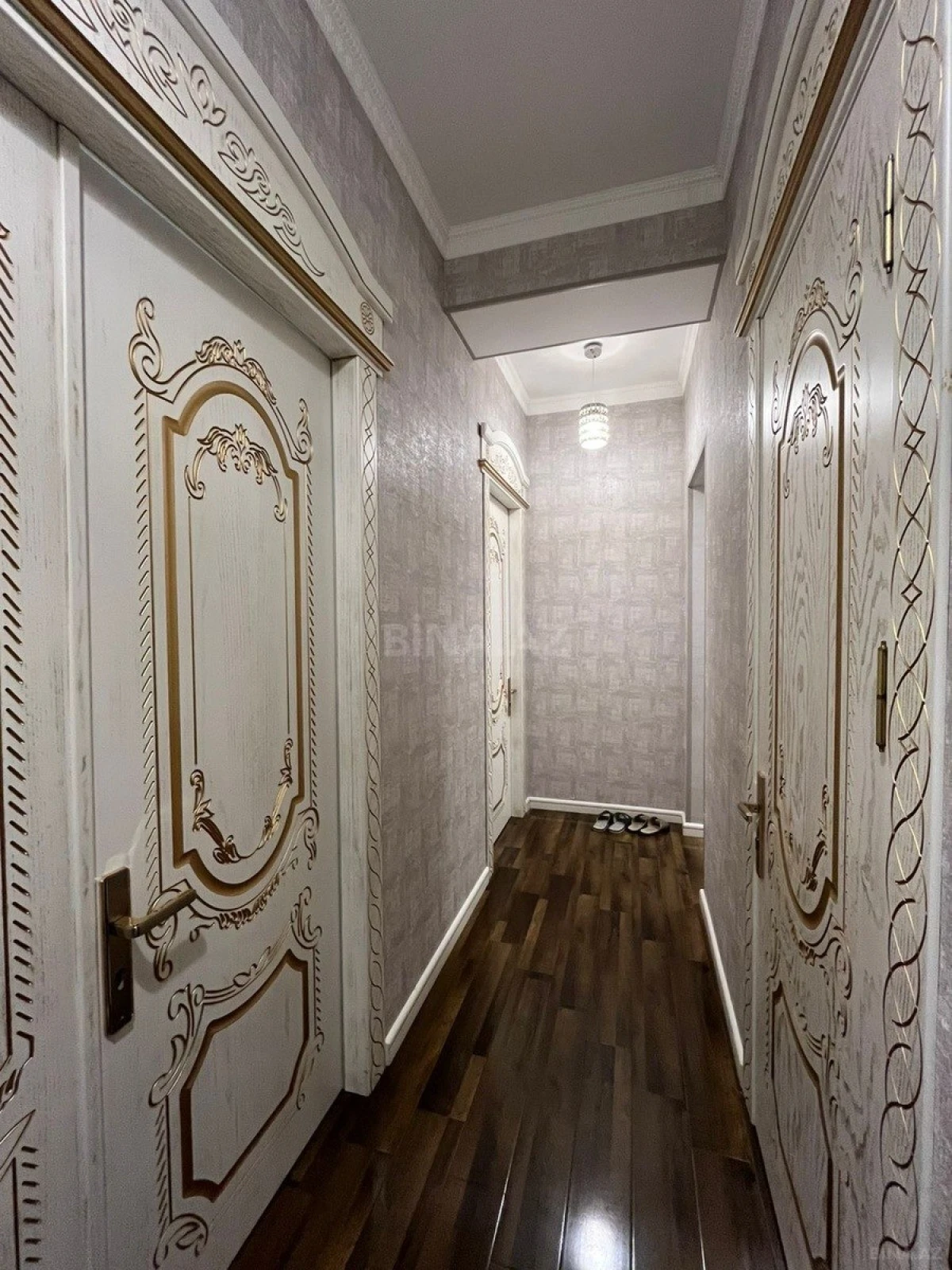 Satılır 4 otaqlı mənzil 135 m²