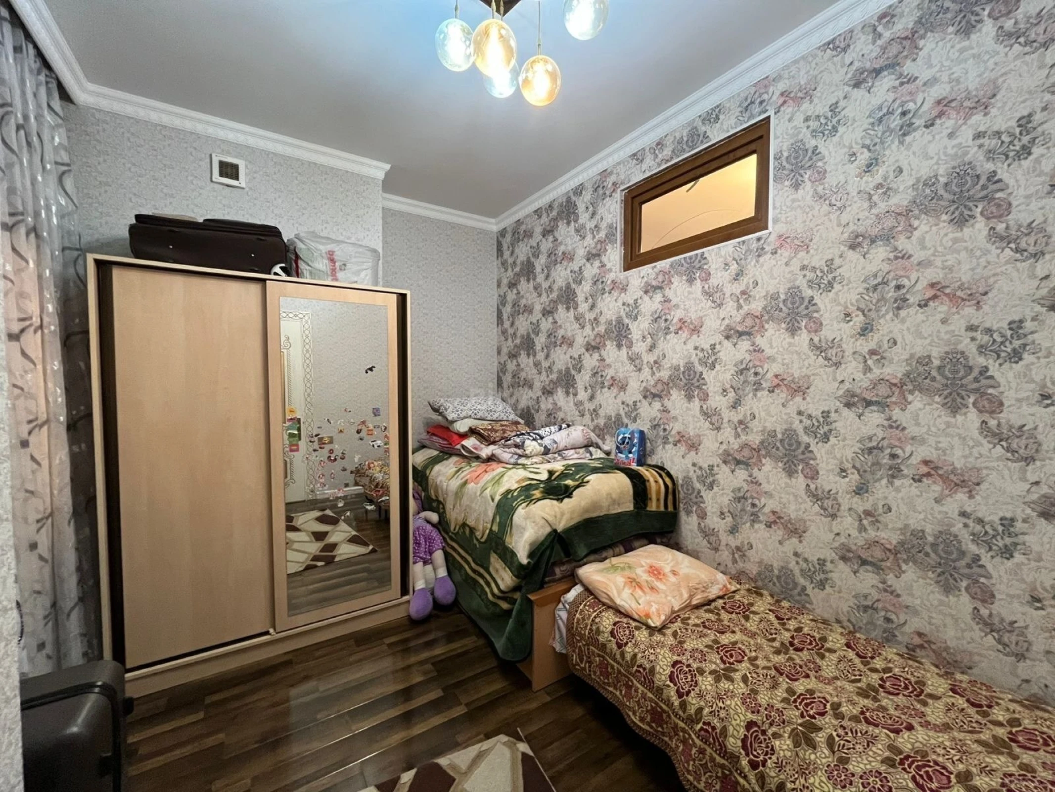 Satılır 4 otaqlı mənzil 135 m²