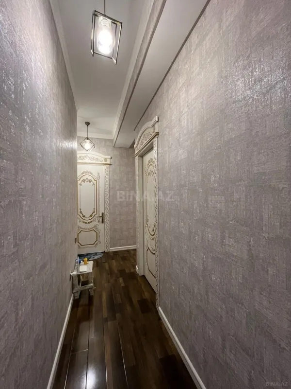 Satılır 4 otaqlı mənzil 135 m²