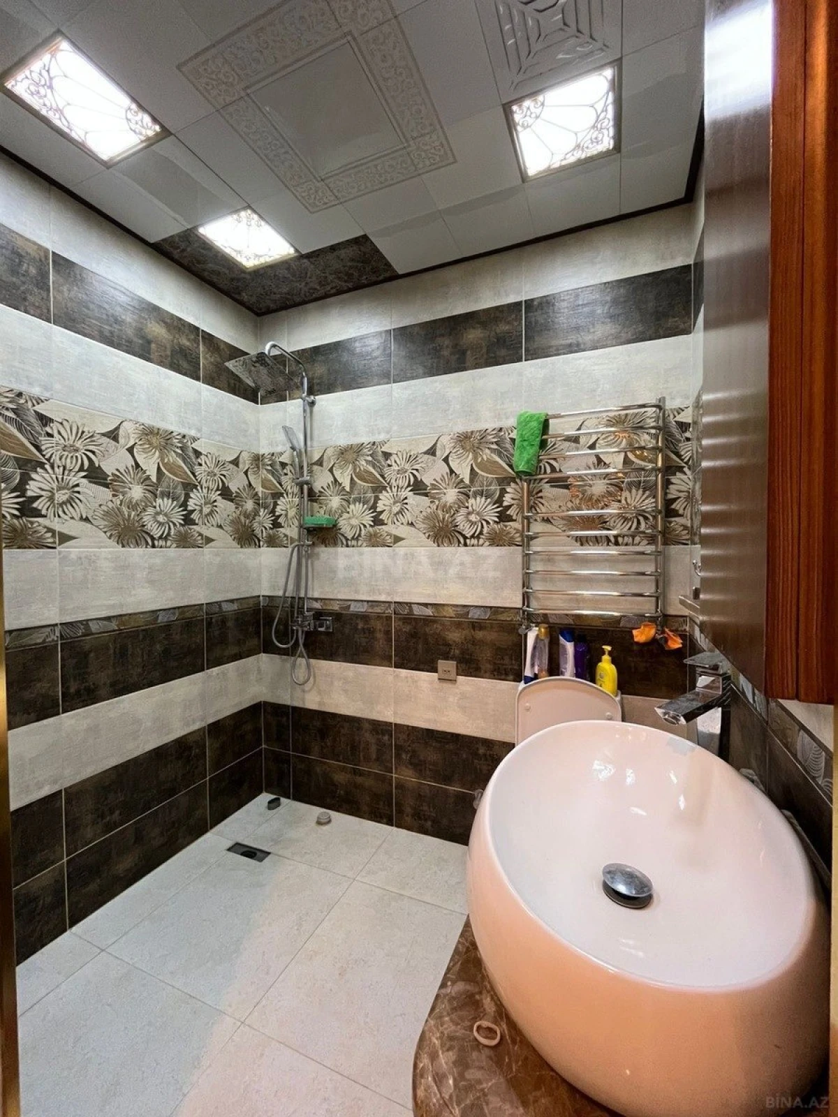 Satılır 4 otaqlı mənzil 135 m²